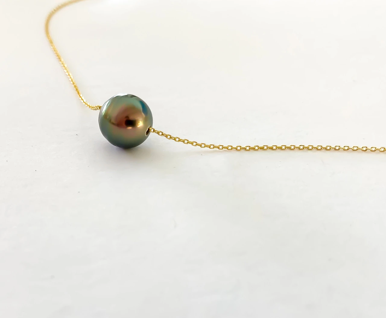 Tahitian Pearl Float Gold Chain Necklace 5 Tahitian Pearl Float Gold Chain Necklace - Image 3
